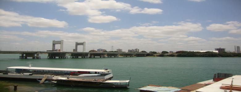 Travessia - entre Petrolina e Juazeiro, atravs de barcas que facilita a vida da populao.